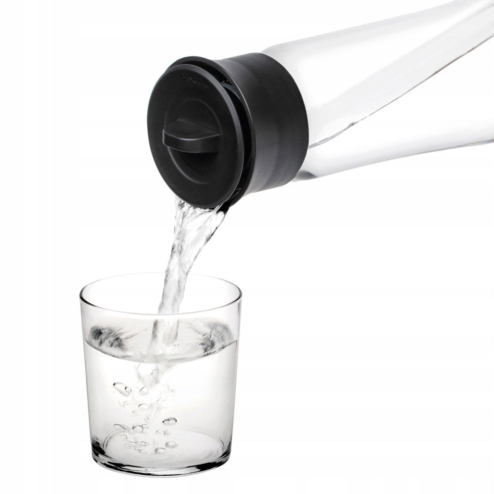 74568 Karafka Basic do wody/soku 1 l zczarną hermetyczną zakrętką PASABAHCE