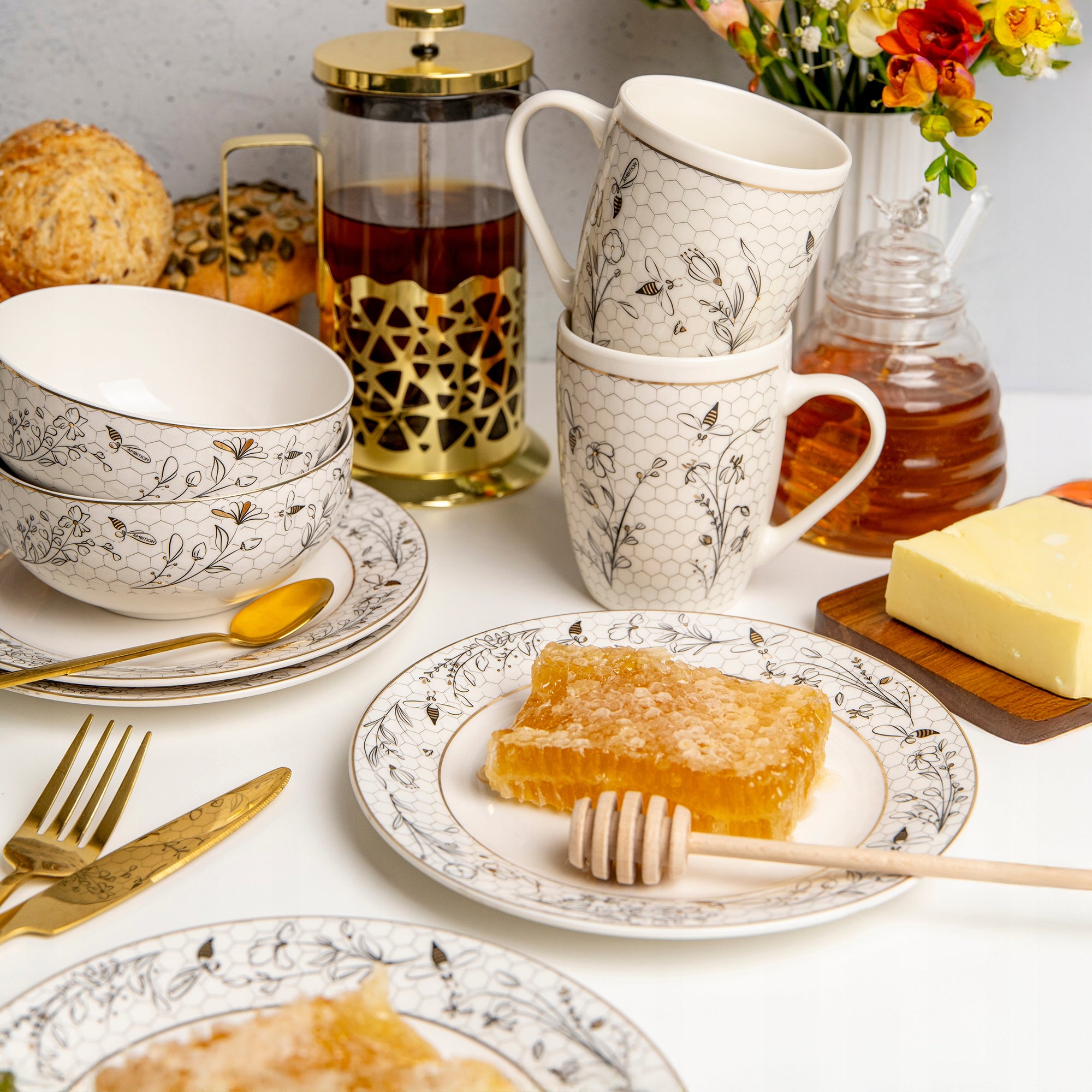 Kubek Ambition Gold Bee porcelana 360 ml